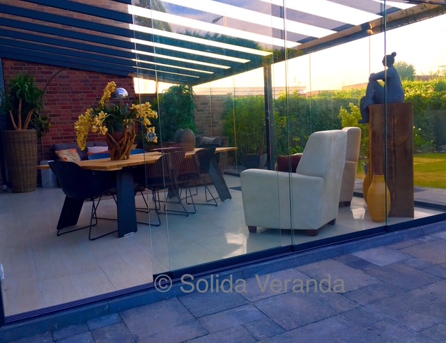 Glazen schuifwand veranda op maat